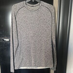 Men's Lululemon Metal Vent Tech Long Sleeve Shirt.